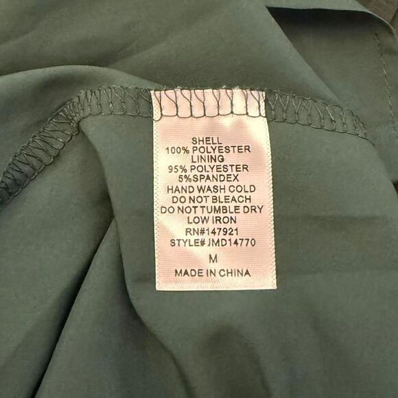 Petal & Pup Women's Pleated Layered Midi Dress in Emerald Sz M - Picture 6 of 6